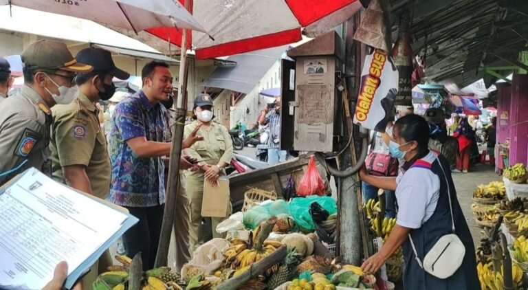 Pedagang Kaki Lima Salatiga Keluhkan Kenaikan Tarif Retribusi