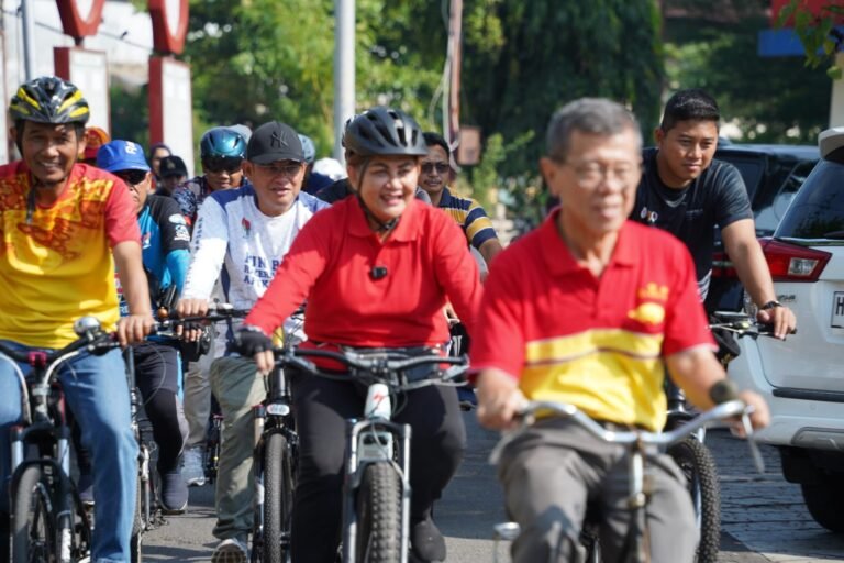 Pantau Wilayah, Mbak Ita Gowes Menyusuri Kali Semarang