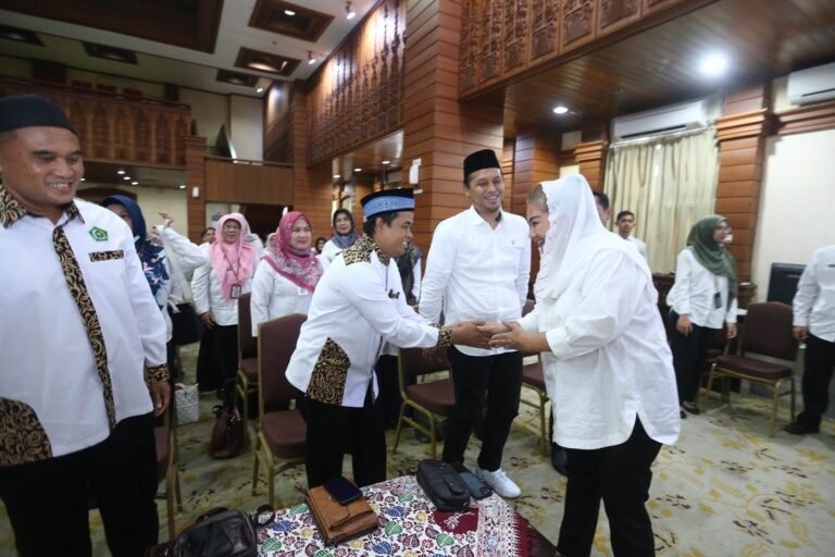 Lepas 100 Jemaah Haji ASN, Ini Pesan Mbak Ita