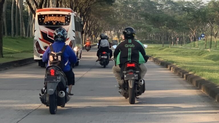 Simak Tips #Cari_Aman Menyalip Kendaraan