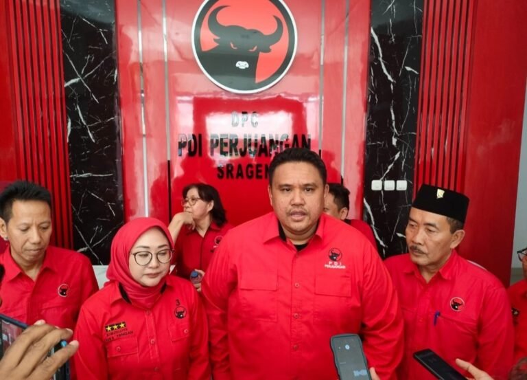 PDIP Sragen Safari Politik Tawarkan Seragam Gratis Siswa Sekolah 