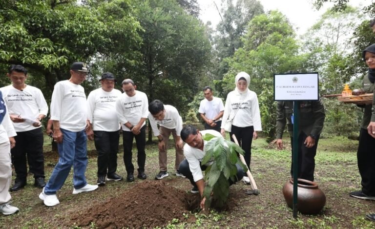 Nana Sudjana Berkomitmen Selesaikan Dampak Krisis Iklim di Jateng
