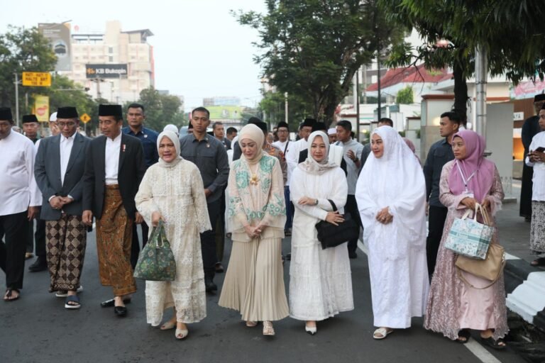 Presiden Jokowi Sholat Idul Adha di Semarang, Mbak Ita Sebut Ini Jadi Penyemangat Bagi Masyarakat