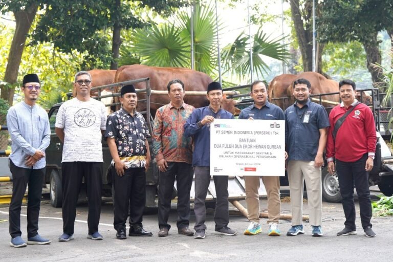 SIG Bagikan 331 Hewan Kurban di 23 Provinsi