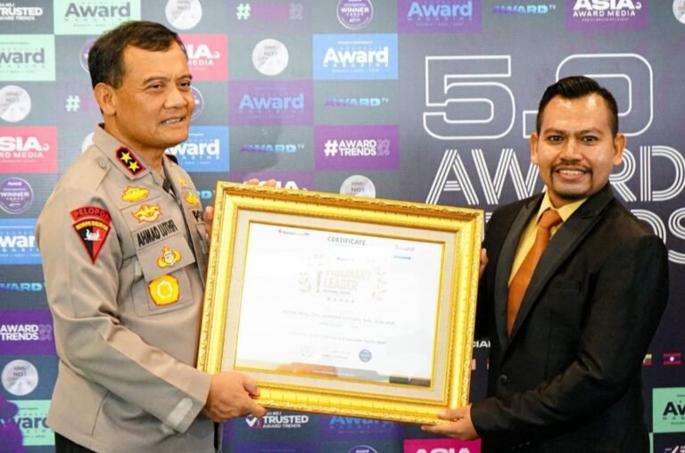 Kapolda Jateng Raih Penghargaan Indonesia Award Magazine 