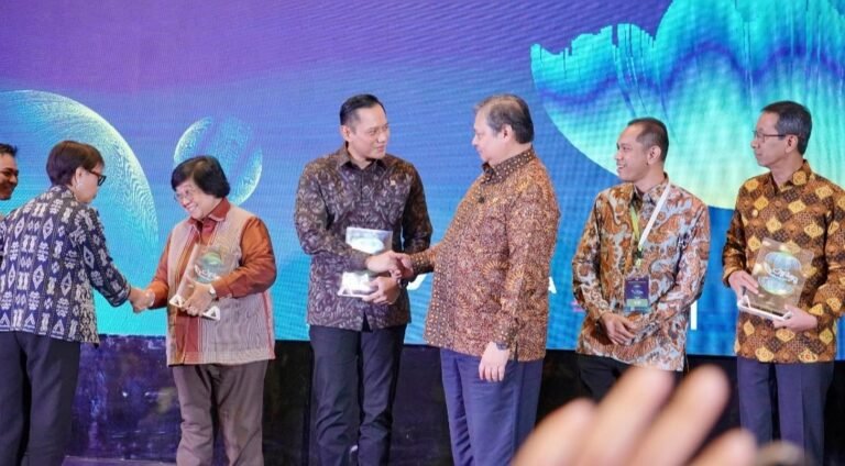 ATR/BPN Terima Penghargaan Anugerah One Map Policy