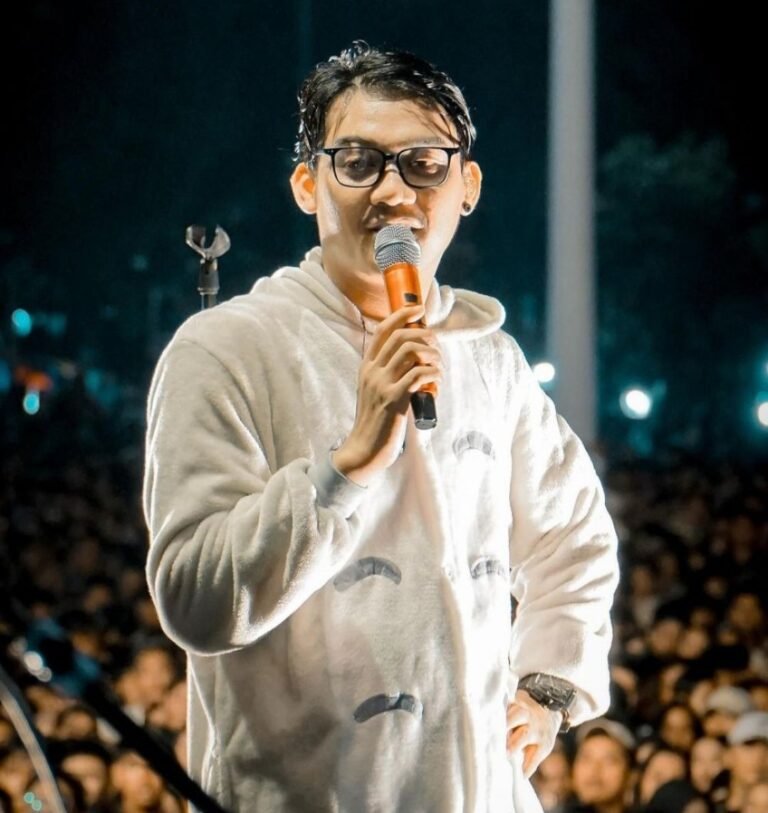 Gilga Sahid Kagumi Kota Lama Semarang