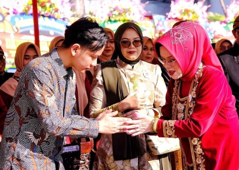 Gibran Hadiri HUT ke – 78 Kabupaten Sukoharjo 