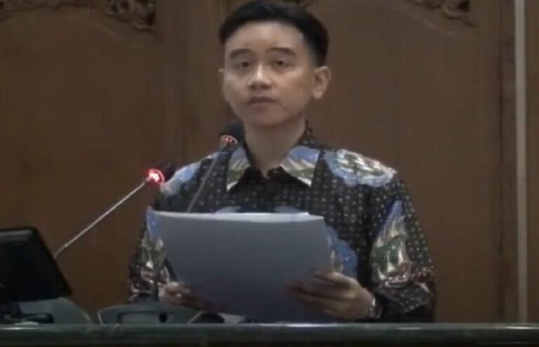 Ramai Interupsi, Rapat Paripurna Pengunduran Diri Gibran Sempat Diskors