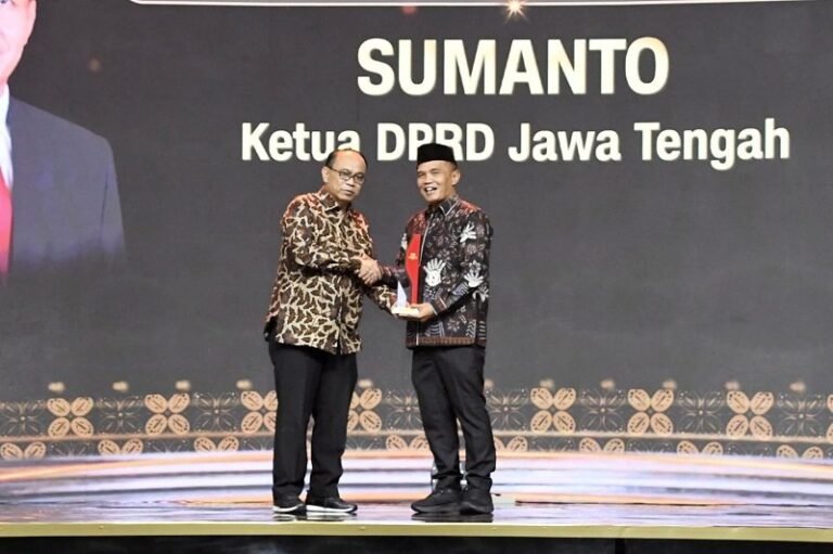 Peduli Kemajuan Pertanian di Jateng, Sumanto Raih CNN Indonesia Award 2024