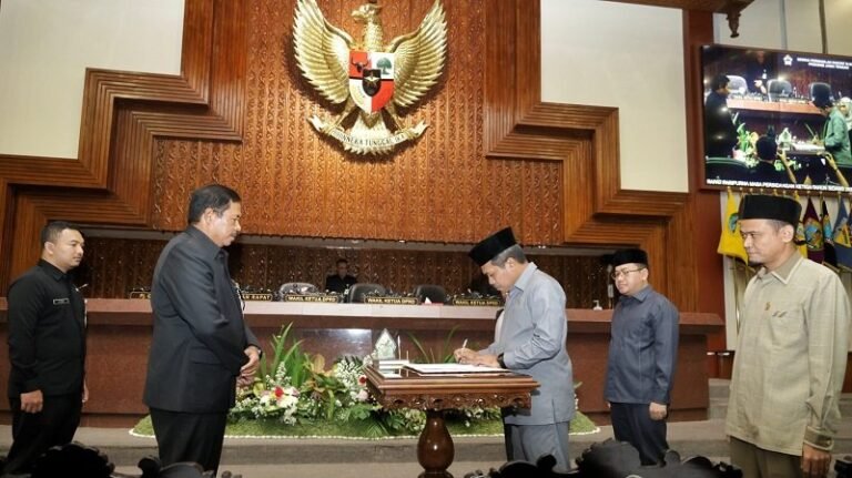 Penandatanganan Nota Kesepakatan KUPA & PPAS Perubahan APBD Jateng 2024