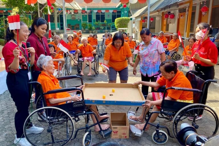 Meriah Lomba Agustusan Para Lansia di Panti Wreda