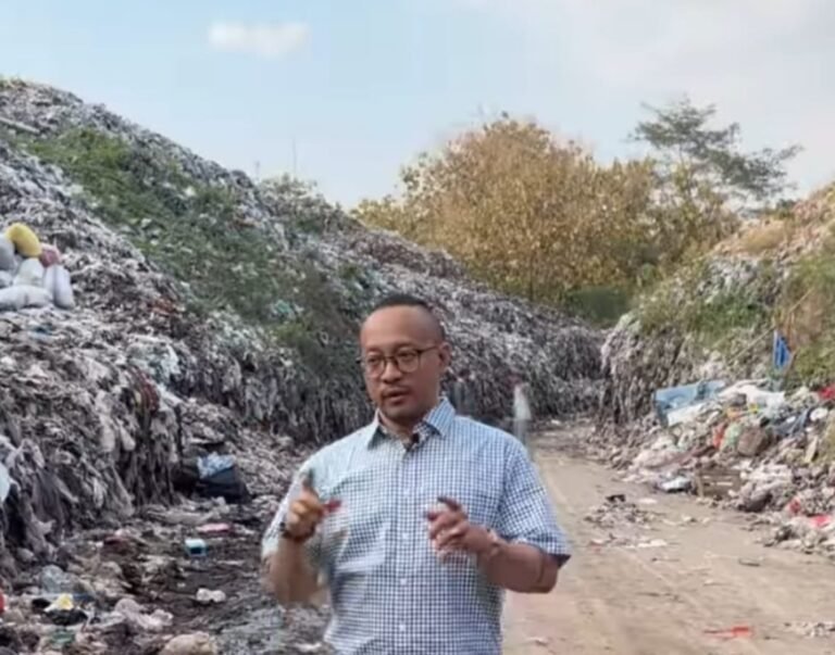 Sampah Menggunung di Karanganyar, Dewan Semprot Pemkab 