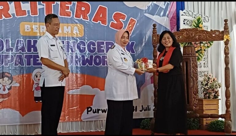 Kelas Literasi Guru Purworejo Melaunching Buku Puisi dan Geguritan