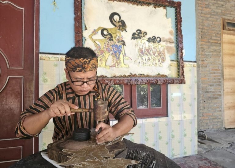 Semangat Warga Desa Sidowarno, Berkarya Menjaga Keberlanjutan Wayang Bersama Kampung Berseri Astra