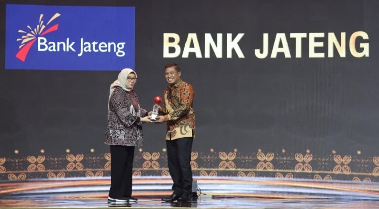 BANK JATENG BORONG DUA PENGHARGAAN BERGENGSI CNN INDONESIA AWARDS