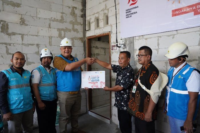PLN Jateng DIY Salurkan Bantuan 193 Pemasangan Listrik Gratis