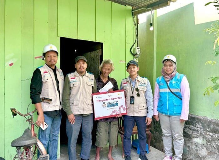 Lewat LUTD, PLN UP2D Jateng & DIY Nyalakan Listrik Gratis 2 Rumah