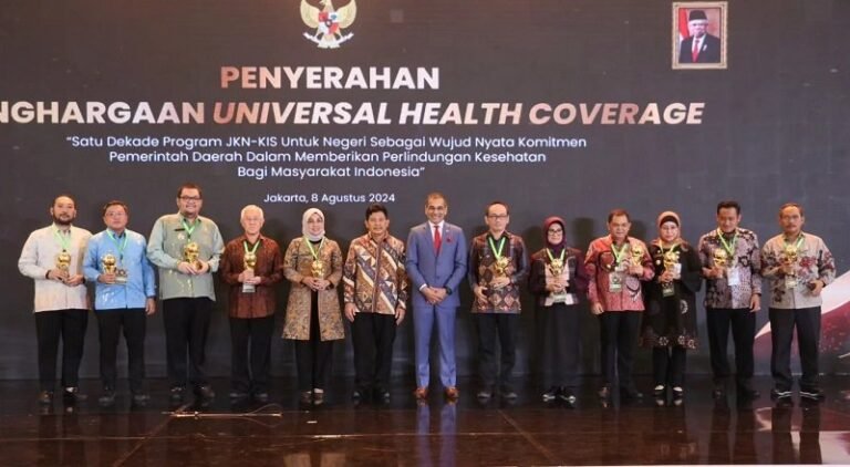 Tiga Kepala Daerah Wilayah BPJS Kesehatan Cabang Ungaran Terima UHC Awards dari Wapres Ma’ruf Amin