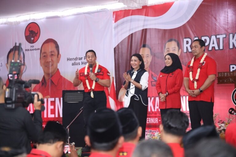 Andika-Hendi Disambut Hujan Lebat di Karanganyar