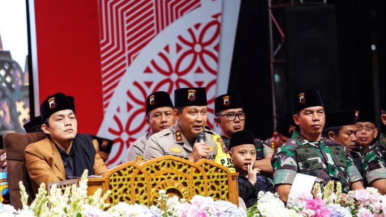 Polda Jateng Bersholawat Bersama Gus Iqdam, Doa Harapan Pilkada Penuh Berkah