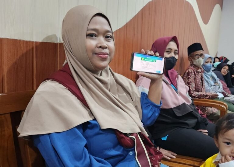 Berkat Aplikasi Mobile JKN, Vivi Rasakan Kemudahan Pelayanan Kesehatan