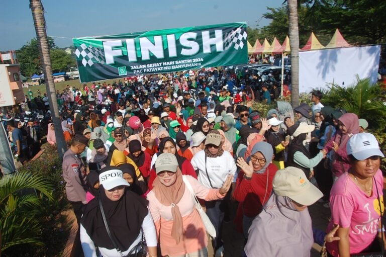 Ribuan Peserta Ikuti Jalan Sehat Hari Santri Fatayat Banyumanik