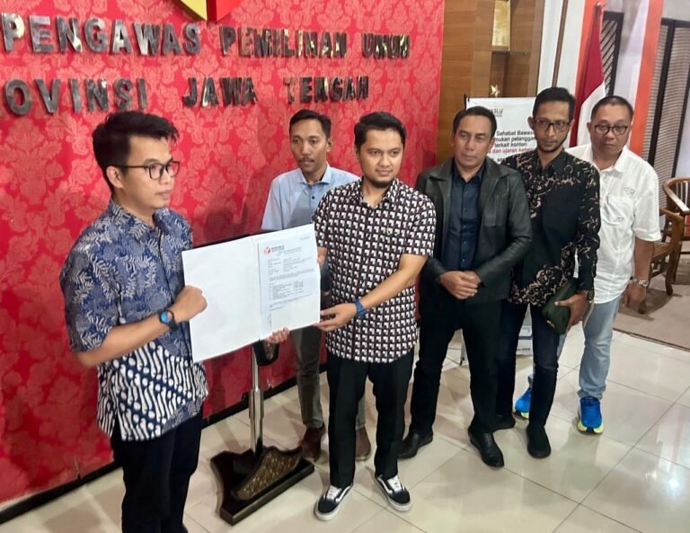 Kubu Luthfi-Yasin Laporkan 4 Kades dan Camat Bagi-Bagi Uang 