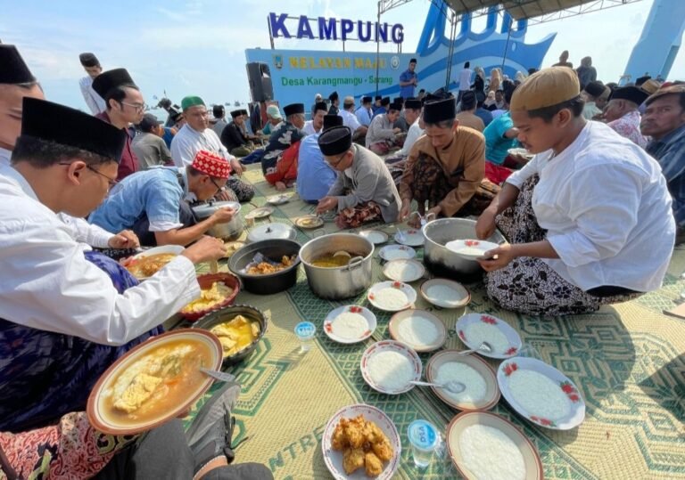 Jagong Bareng Nelayan, Gus Yasin Pesta Bubur Petis Khas Rembang 