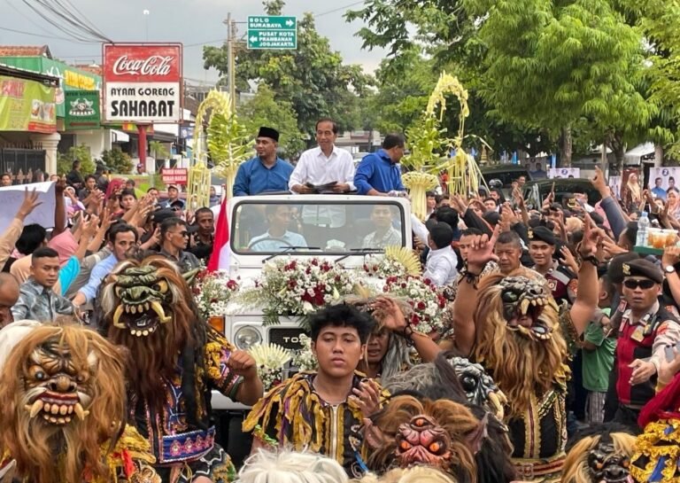 Kandang Banteng Pecah, 20 Ribu Orang Sambut Pawai  Gus Yasin di Klaten