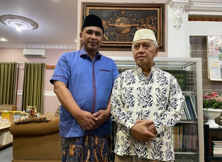 Sowan Kyai Chalwani, Gus Yasin Diberi Ijazah “Ya Aziz”
