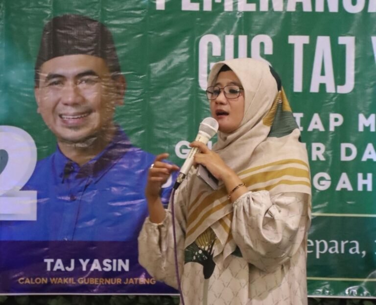Gus Yasin-Ning Nawal Semangati Relawan Jepara