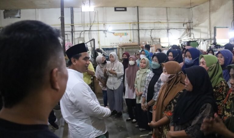 Gus Yasin-Ning Nawal Kunjungi Pabrik Rokok 23 