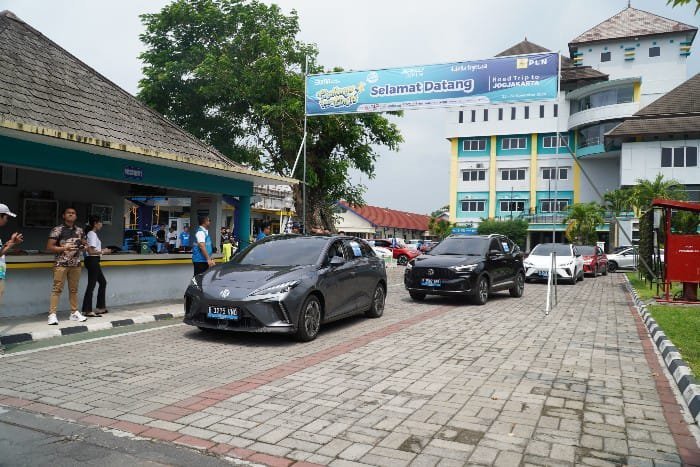 Jelang Nataru, PLN Sambut Rombongan Touring Mobil Listrik Terbesar Pertama Jakarta-Jogja