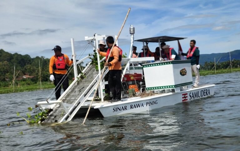 Kapal Pembersih Enceng Gondok Mengapung di Rawa Pening, Bondan: Bantuan dari PT Samudera Indonesia