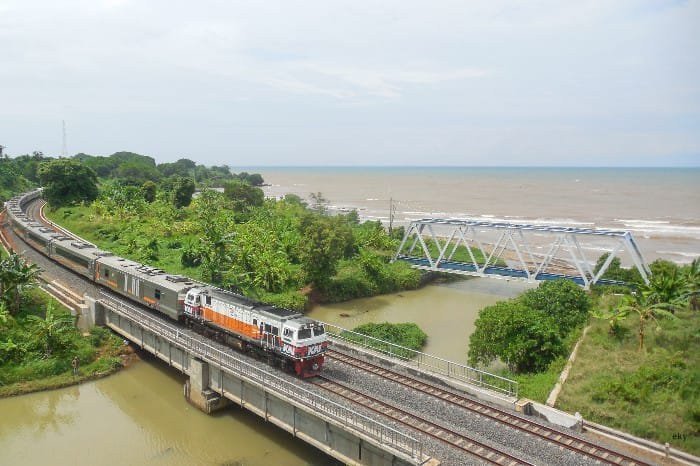 KAI Beri Diskon KA Uji Coba Direct Train Gambir – Semarang Tawang
