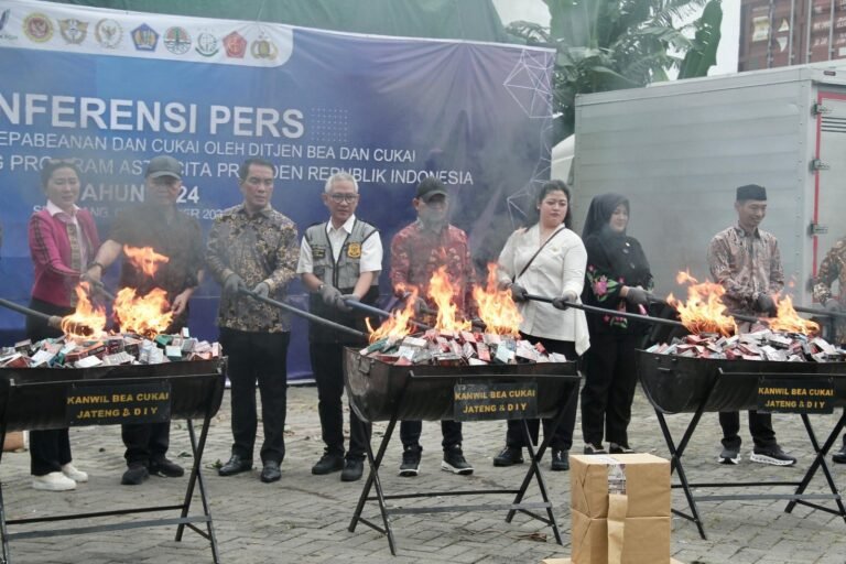 Bea Cukai Musnahkan Jutaan Batang Rokok Ilegal di Semarang
