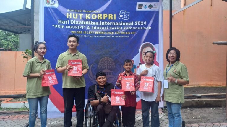 Biskuit Kokola Bagikan Hampers Untuk Komunitas Difabel Semarang