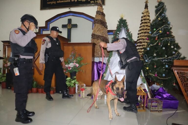 Polres Sragen Sterilisasi Gereja Jelang Natal