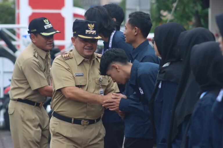 Lepas 226 Mahasiswa KKN Undaris, Bupati Pesan Fokus Kembangkan Digitalisasi Intanpari