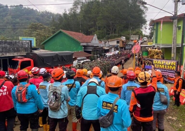 Tim SAR Muhammadiyah Jateng Terjun Tangani Bencana Pekalongan, Sumbang Kendaraan dan Logistik 