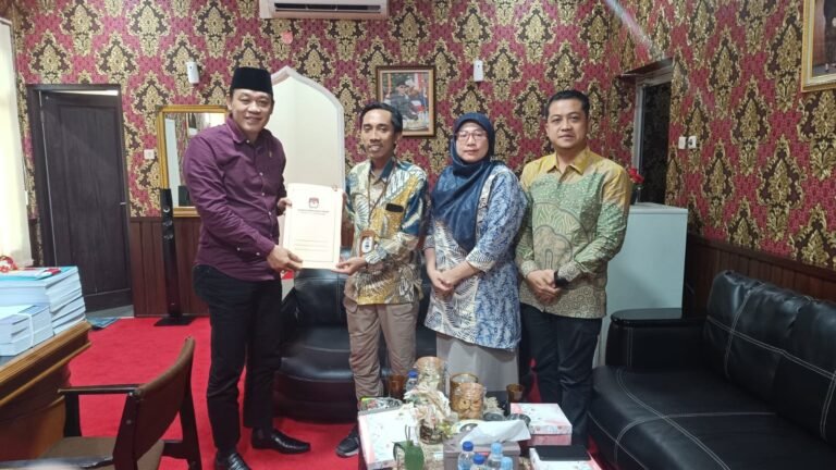 DPRD Karanganyar Terima Berkas Pemenang Pilkada dari KPU