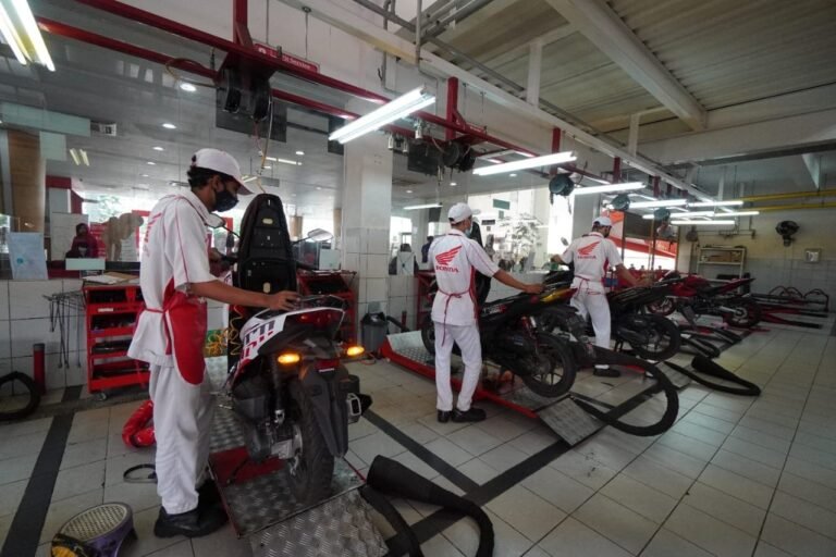 Tips Merawat Motor Kesayanganmu Saat Musim Hujan