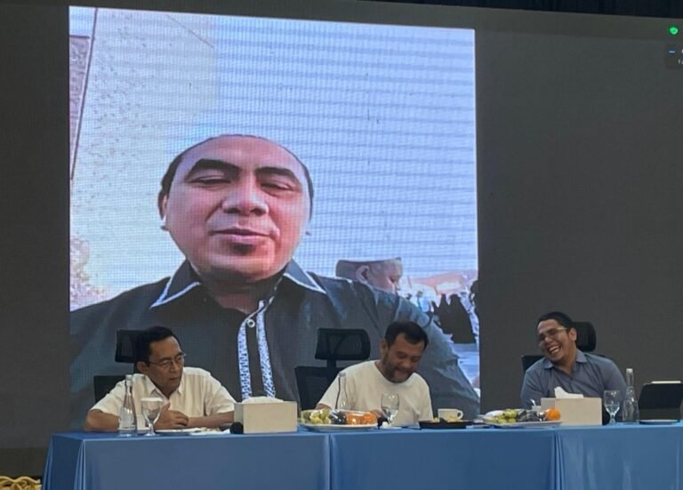 Rembug Ngopeni Nglakoni Jateng dari Madinah, Gus Yasin Ajak Anggota Dewan Berangkulan 