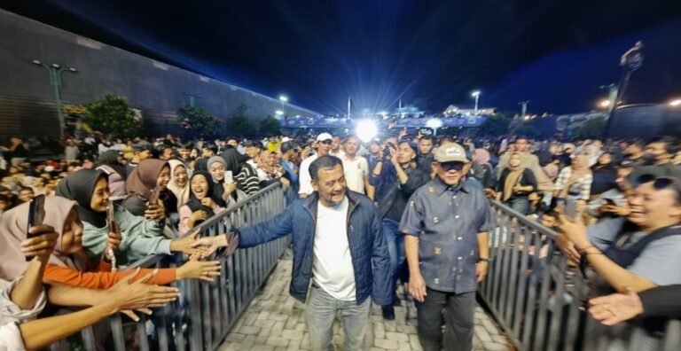 Ahmad Luthfi dan Ribuan Warga Tumplek Blek Nonton Ndarboy Genk