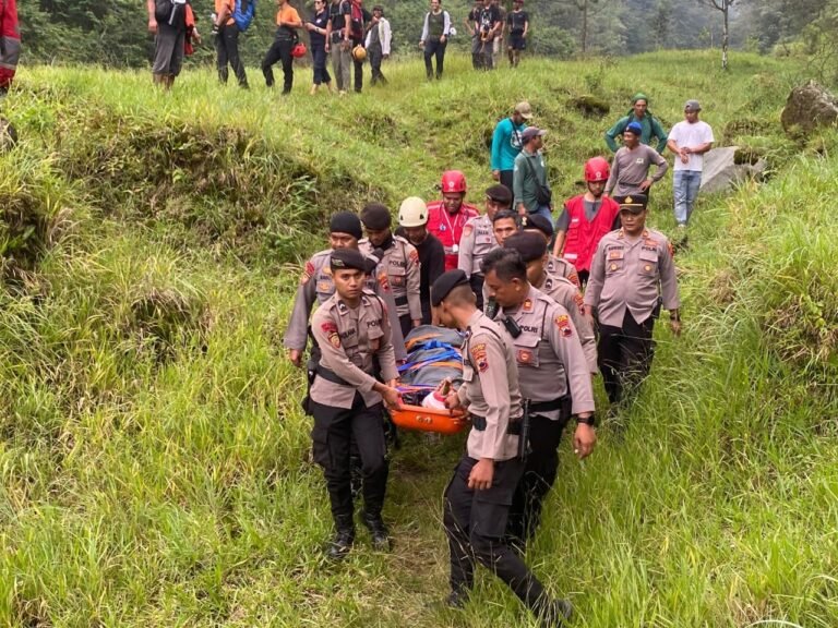 Dramatis, Evakuasi Mahasiswa UNY Terperosok Jurang Merapi