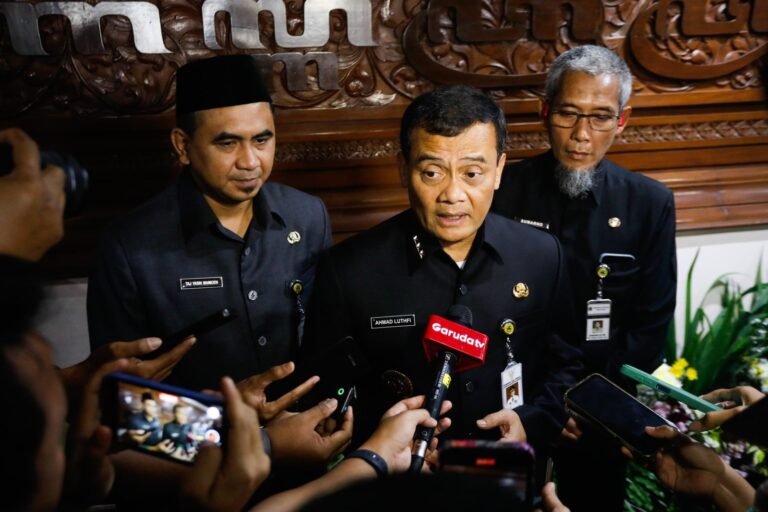 Gubernur Jateng Dorong Perbaikan Jalan Dikebut dalam Dua Pekan