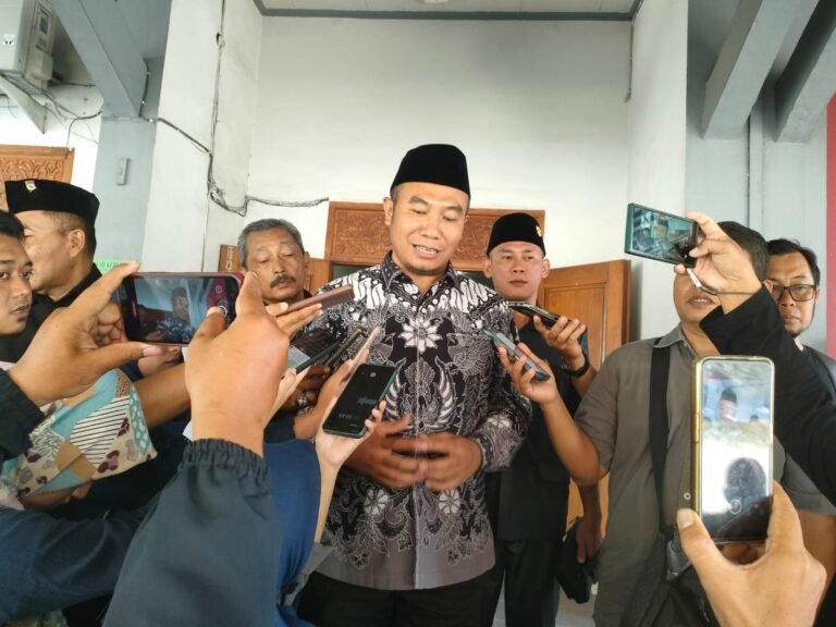 Ketua Fraksi PDI Perjuangan Sragen Menunggu Janji Kinerja  Bupati