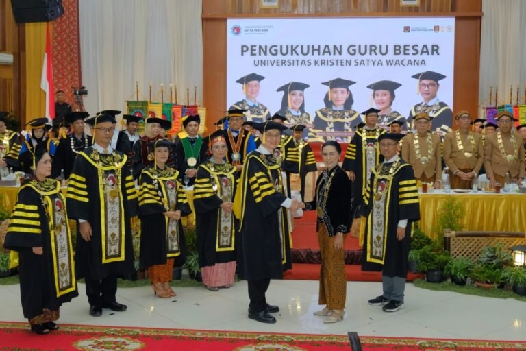 Mantab UKSW Kukuhkan Lima Guru Besar