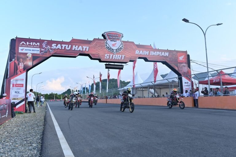 Ajak Pecinta Balap Melesat di Sirkuit, Honda Dream Cup Buka Kelas Baru  Vario 160